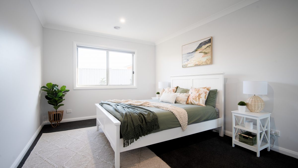 guest-bedroom-corella-display-home-wagga-wagga-queen bed